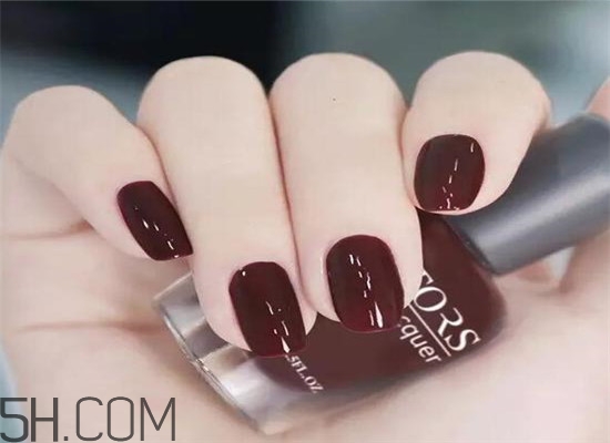 純色顯手白美甲圖片款式 時(shí)髦百搭顯手白的美甲有哪些 純色顯手白美甲圖片款式 時(shí)髦百搭顯手白的美甲有哪些