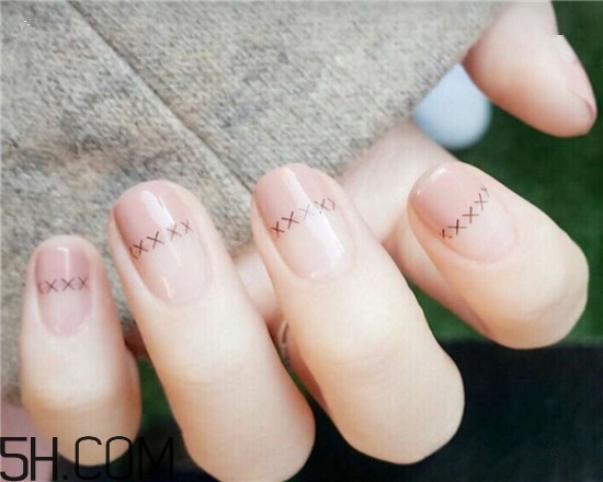 什么牌子指甲油好用？2018清新美甲圖片最新款