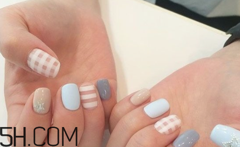 美甲涂什么顏色好看？2018冬天最美的韓式美甲
