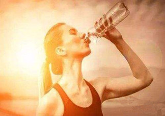 夜跑能喝水嗎？夜跑多久以后才能喝水？