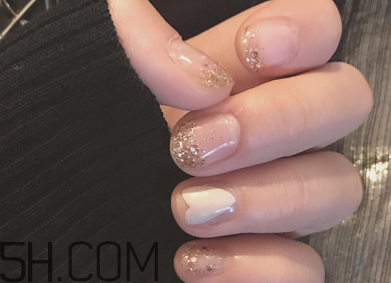 經(jīng)常做美甲好不好？淺色美甲款式推薦