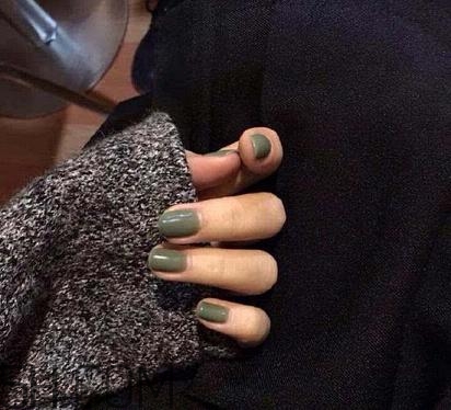 指甲軟是怎么回事？冬季美甲什么顏色好看？