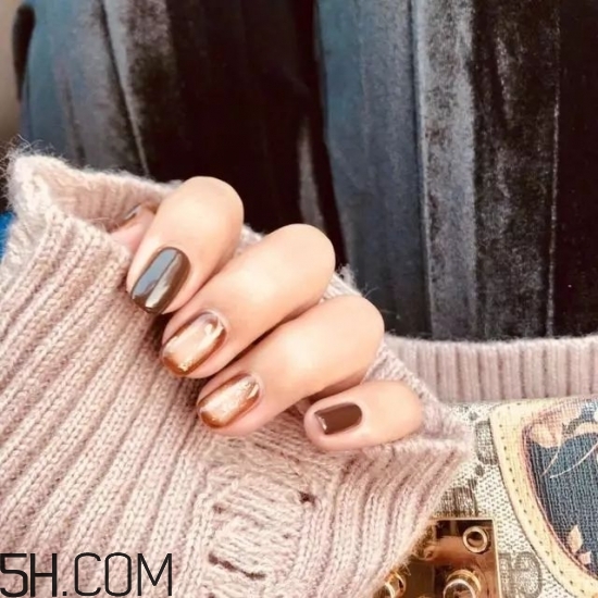 美甲涂什么顏色好看？2018冬天最美的韓式美甲