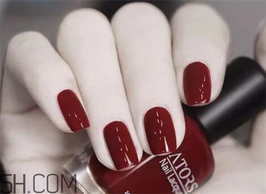 純色顯手白美甲圖片款式 時(shí)髦百搭顯手白的美甲有哪些 純色顯手白美甲圖片款式 時(shí)髦百搭顯手白的美甲有哪些