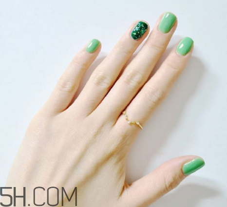 純色顯手白美甲圖片款式 時(shí)髦百搭顯手白的美甲有哪些 純色顯手白美甲圖片款式 時(shí)髦百搭顯手白的美甲有哪些