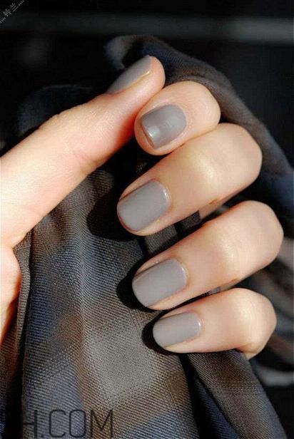 指甲軟是怎么回事？冬季美甲什么顏色好看？