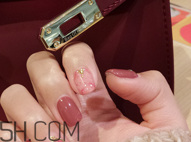 經(jīng)常做美甲好不好？淺色美甲款式推薦