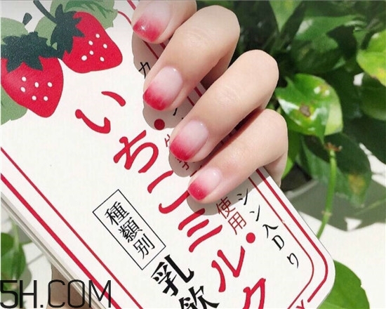 什么牌子指甲油好用？2018清新美甲圖片最新款