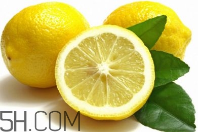 用檸檬水洗臉可以嗎？檸檬水洗臉的功效是什么呢？