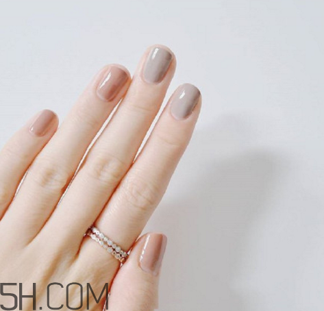 純色顯手白美甲圖片款式 時(shí)髦百搭顯手白的美甲有哪些 純色顯手白美甲圖片款式 時(shí)髦百搭顯手白的美甲有哪些