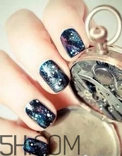 2018年流行的美甲顏色圖片 星空美甲的做法教程步驟 2018年流行的美甲顏色圖片 星空美甲的做法教程步驟