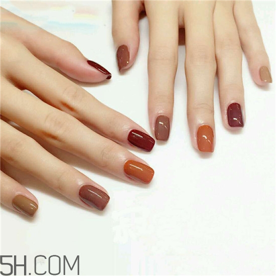 美甲店是怎么做指甲的？毛呢格子美甲教程圖解