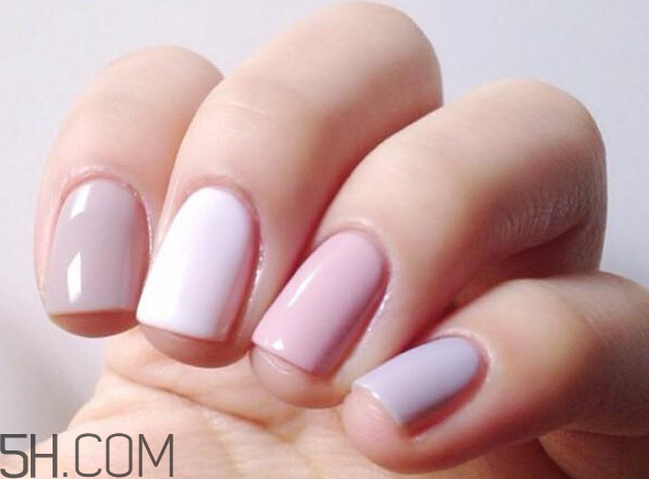 冬天美甲適合什么顏色？純色美甲跳色款式搭配圖