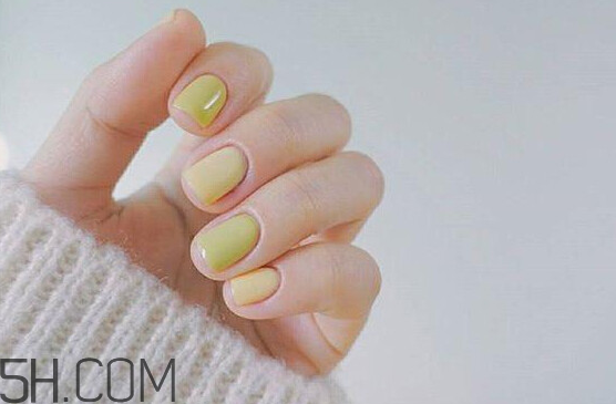 冬天美甲適合什么顏色？純色美甲跳色款式搭配圖