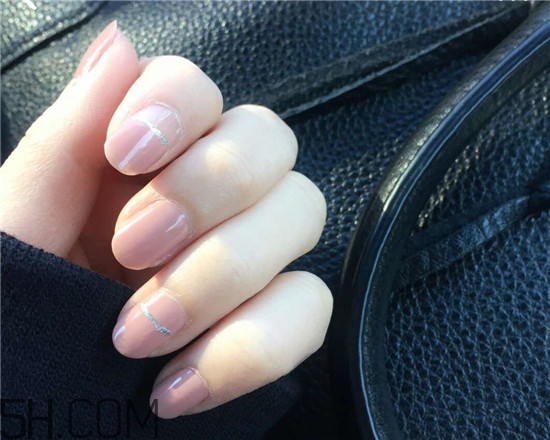 手指粗適合做什么美甲？美甲簡(jiǎn)單大方新款圖片