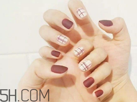 秋冬必備的焦糖色美甲圖片最新款 韓國(guó)最新秋冬美甲圖片