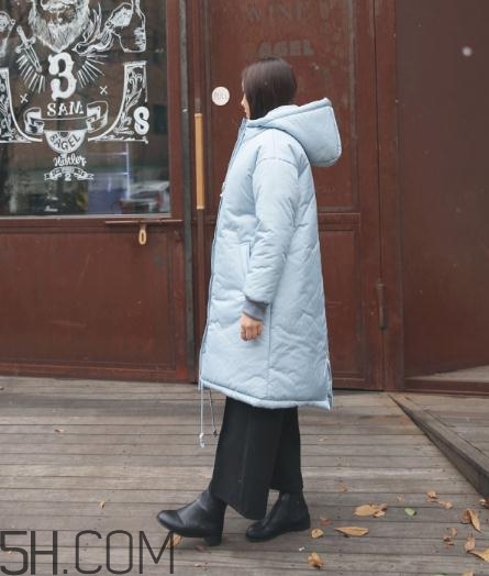 藍色棉襖配什么褲子？藍色棉服搭配褲子圖片