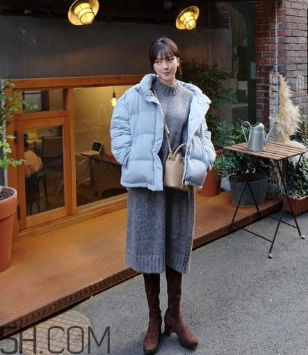 藍色棉襖配什么褲子？藍色棉服搭配褲子圖片