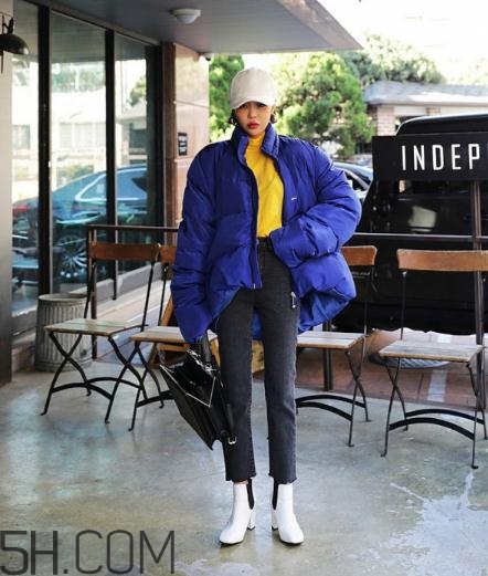 藍色棉襖配什么褲子？藍色棉服搭配褲子圖片