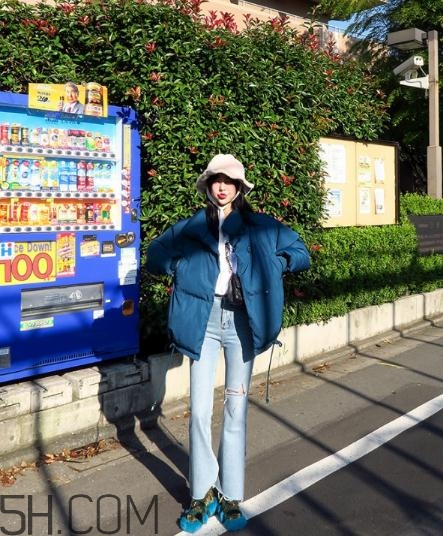 藍(lán)色棉襖配什么褲子？藍(lán)色棉服搭配褲子圖片