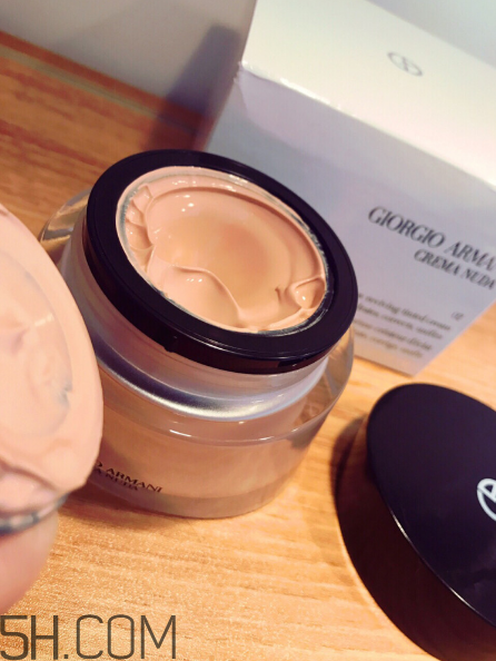 阿瑪尼黑曜石素顏霜怎么樣？阿瑪尼黑曜石素顏霜測(cè)評(píng)