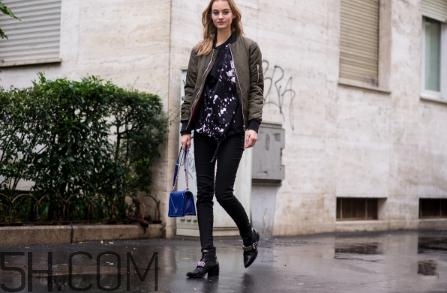 綠色飛行夾克怎么搭配？綠色飛行員夾克搭配女