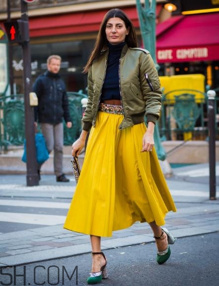 綠色飛行夾克怎么搭配？綠色飛行員夾克搭配女