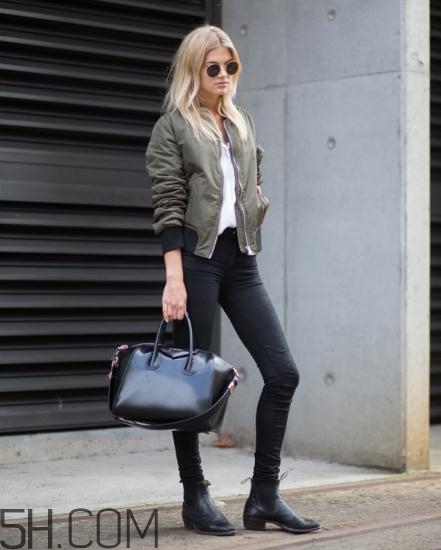 綠色飛行夾克怎么搭配？綠色飛行員夾克搭配女