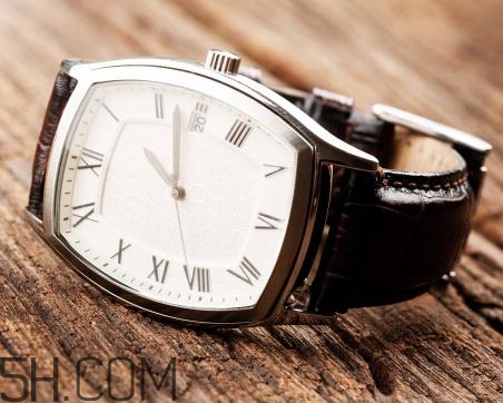 手表可以戴著睡覺嗎？防水手表能戴著洗澡嗎？