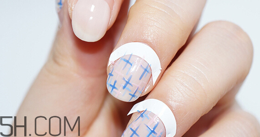 美甲店是怎么做指甲的？毛呢格子美甲教程圖解