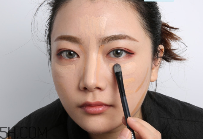 濕又野粉底液色號(hào)推薦與選擇 濕又野粉底液色號(hào)推薦與選擇