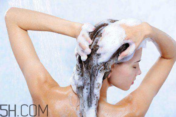 冷水洗頭頭痛怎么辦？冷水洗頭有什么危害？