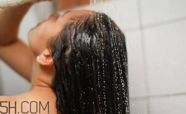 冷水洗頭頭痛怎么辦？冷水洗頭有什么危害？