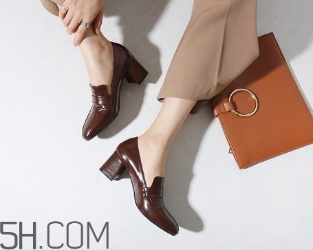 棕色皮鞋用什么顏色鞋油？棕色皮鞋怎么擦才能亮？