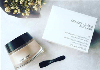 最火的三款素顏霜測評 阿瑪尼黑曜石素顏霜試色推薦