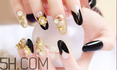 新娘美甲圖片2018款式 酷黑柳丁美甲具體步驟 新娘美甲圖片2018款式 酷黑柳丁美甲具體步驟