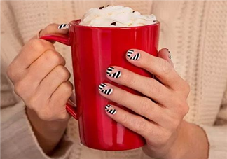 冬天美甲適合什么顏色？純色美甲跳色款式搭配圖