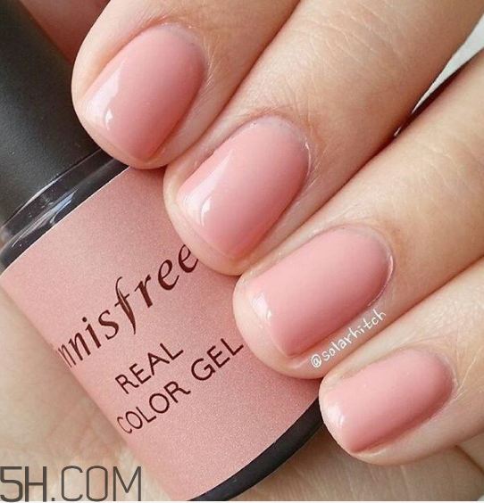 冬天美甲適合什么顏色？純色美甲跳色款式搭配圖