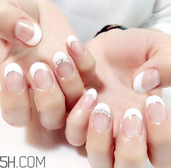 新娘美甲圖片2018款式 酷黑柳丁美甲具體步驟 新娘美甲圖片2018款式 酷黑柳丁美甲具體步驟