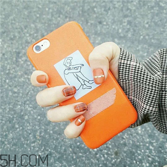 美甲店是怎么做指甲的？毛呢格子美甲教程圖解