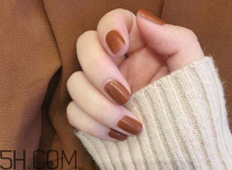 美甲后如何洗掉？秋冬焦糖色美甲圖片