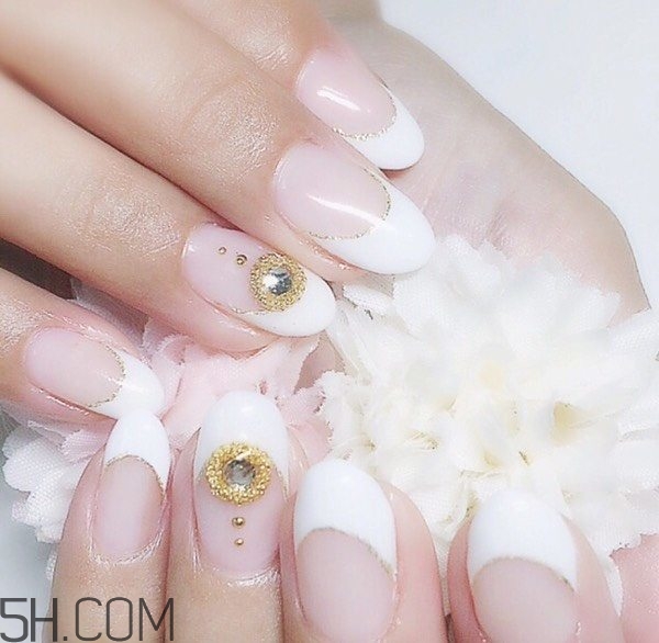 新娘美甲圖片2018款式 酷黑柳丁美甲具體步驟 新娘美甲圖片2018款式 酷黑柳丁美甲具體步驟