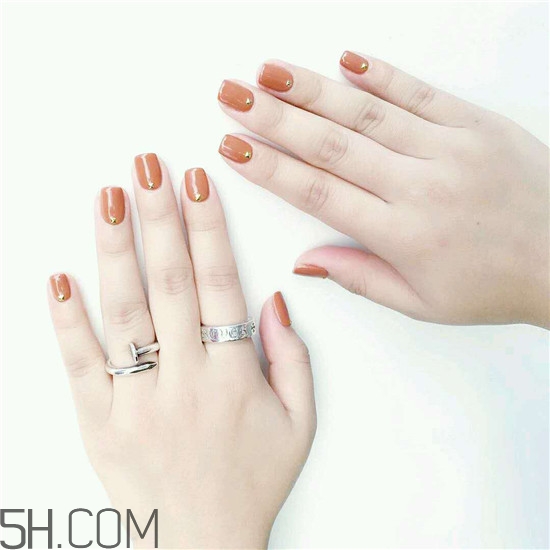 美甲店是怎么做指甲的？毛呢格子美甲教程圖解