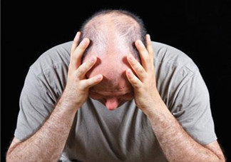 為什么男性比女性更容易脫發(fā)？什么原因導致男性脫發(fā)？