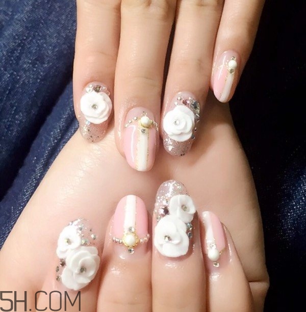 新娘美甲圖片2018款式 酷黑柳丁美甲具體步驟 新娘美甲圖片2018款式 酷黑柳丁美甲具體步驟