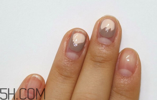 做磨砂美甲多少錢？卡通人物美甲教程步驟