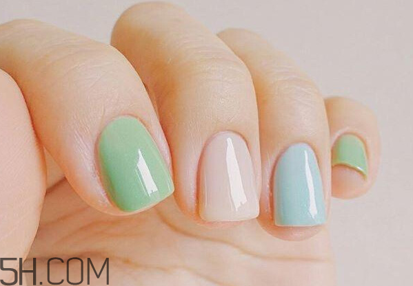 冬天美甲適合什么顏色？純色美甲跳色款式搭配圖