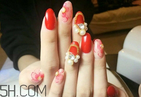 新娘美甲圖片2018款式 酷黑柳丁美甲具體步驟 新娘美甲圖片2018款式 酷黑柳丁美甲具體步驟