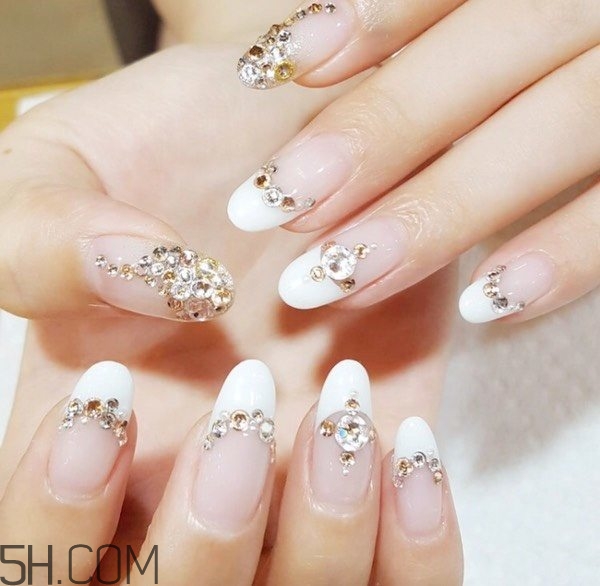 新娘美甲圖片2018款式 酷黑柳丁美甲具體步驟 新娘美甲圖片2018款式 酷黑柳丁美甲具體步驟