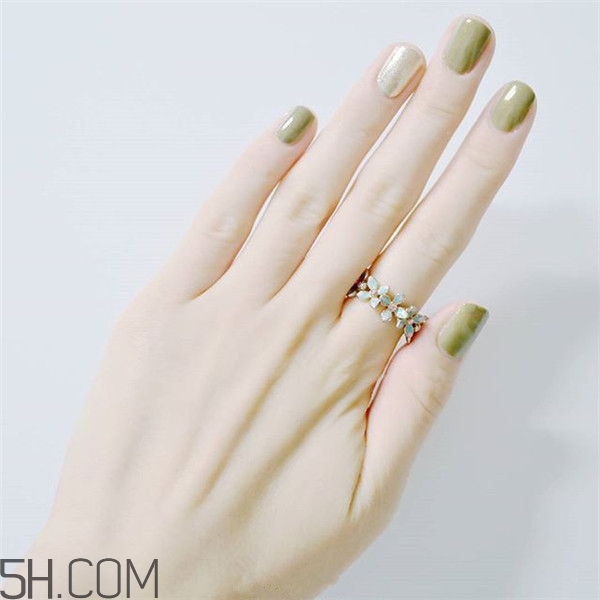 冬天美甲適合什么顏色？純色美甲跳色款式搭配圖